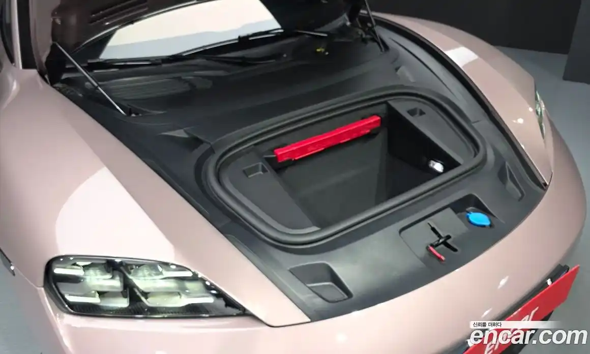 Porsche Taycan 2024 0.1 автомат (гидро), фото 6