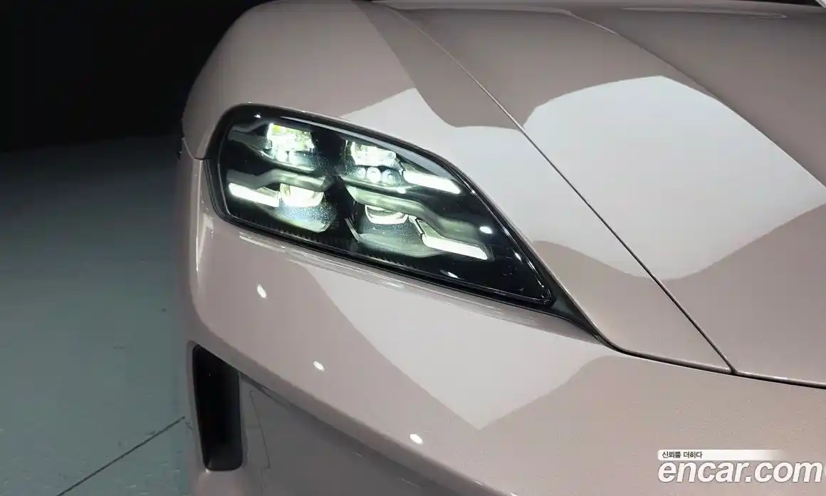 Porsche Taycan 2024 0.1 автомат (гидро), фото 8