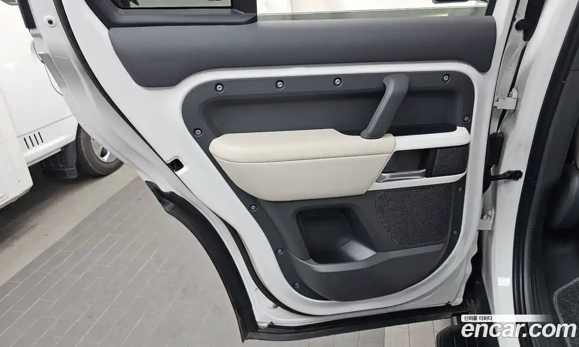 Land Rover Defender 2023 3.0 автомат (гидро), фото 15
