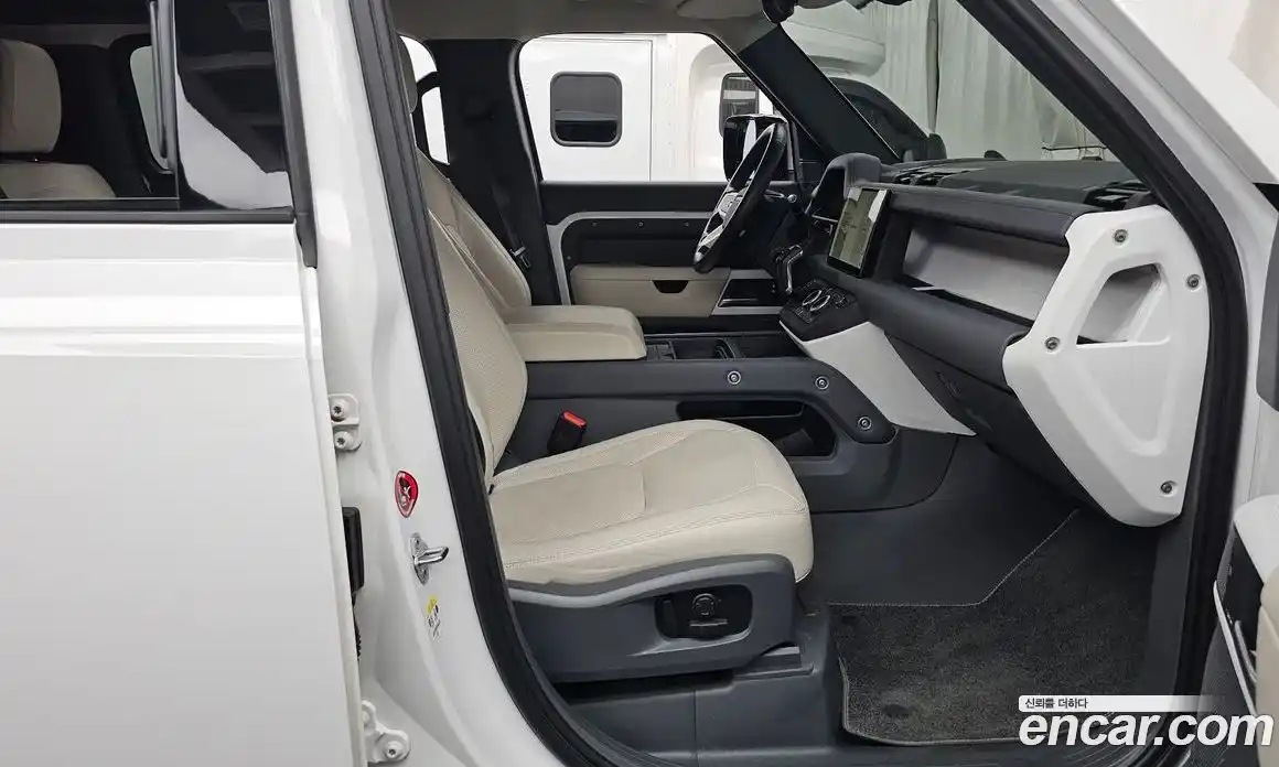 Land Rover Defender 2023 3.0 автомат (гидро), фото 17