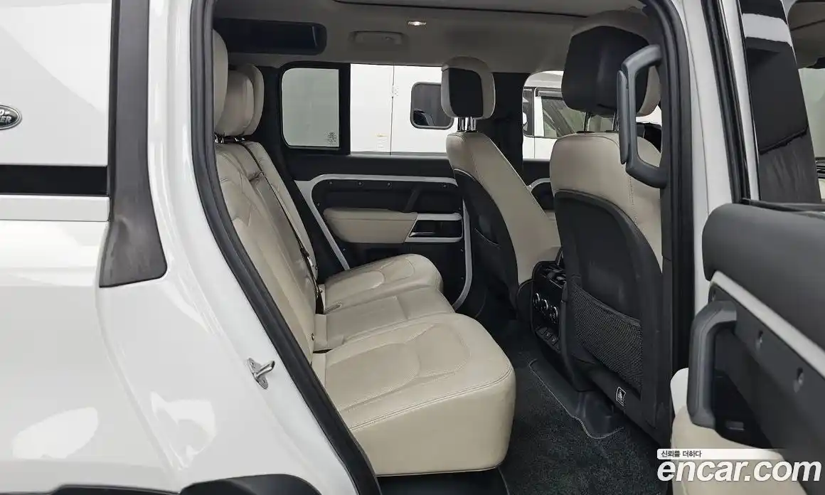 Land Rover Defender 2023 3.0 автомат (гидро), фото 18