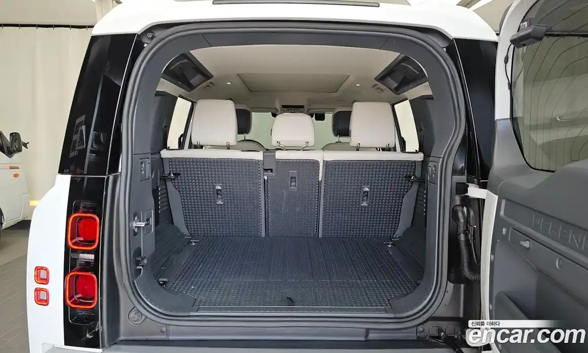 Land Rover Defender 2023 3.0 автомат (гидро), фото 26
