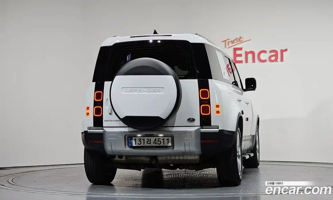 Land Rover Defender 2023 3.0 автомат (гидро), фото 4