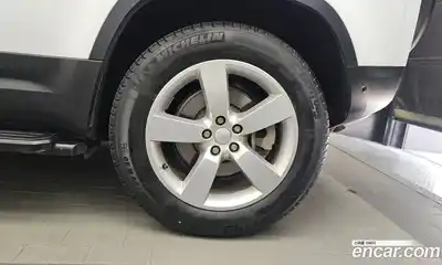 Land Rover Defender 2023 3.0 автомат (гидро), миниатюра 7