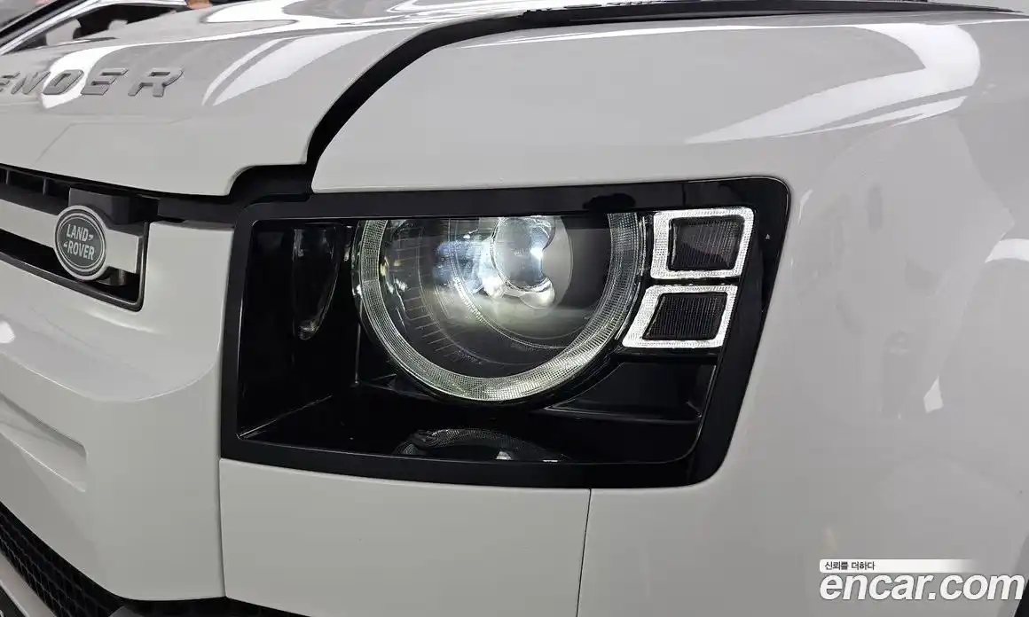 Land Rover Defender 2023 3.0 автомат (гидро), фото 8