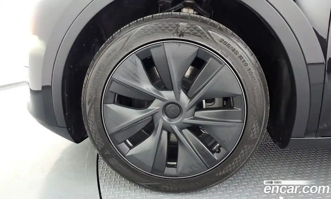 Tesla Model Y 2024 0.2 автомат (гидро), фото 4 Tesla Model Y 2024 0.2 автомат (гидро), фото 4