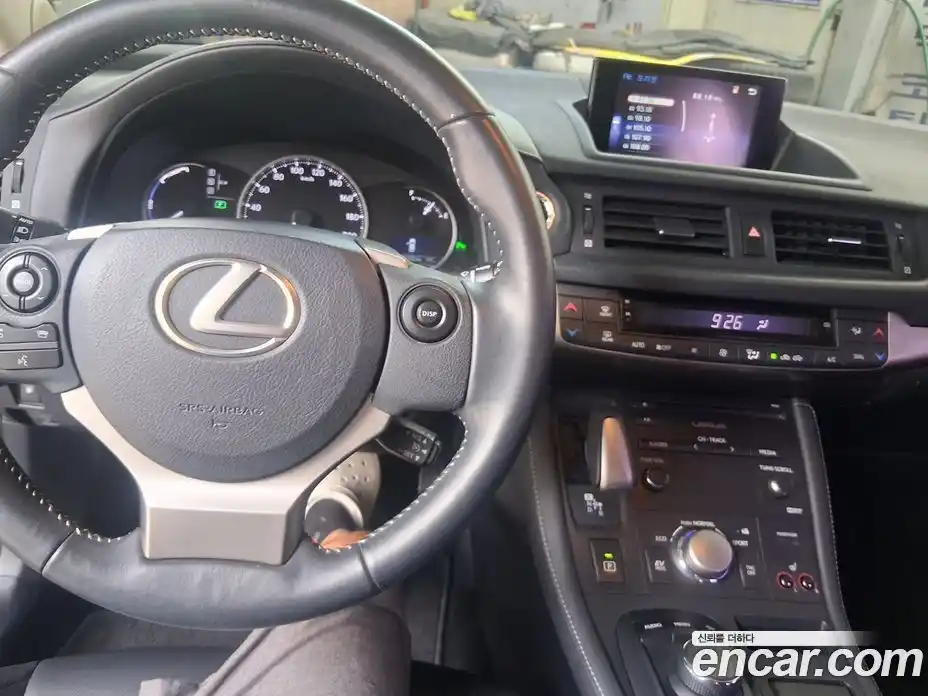 Lexus CT200h 2014 1.8 автомат (гидро), фото 7 Lexus CT200h 2014 1.8 автомат (гидро), фото 7