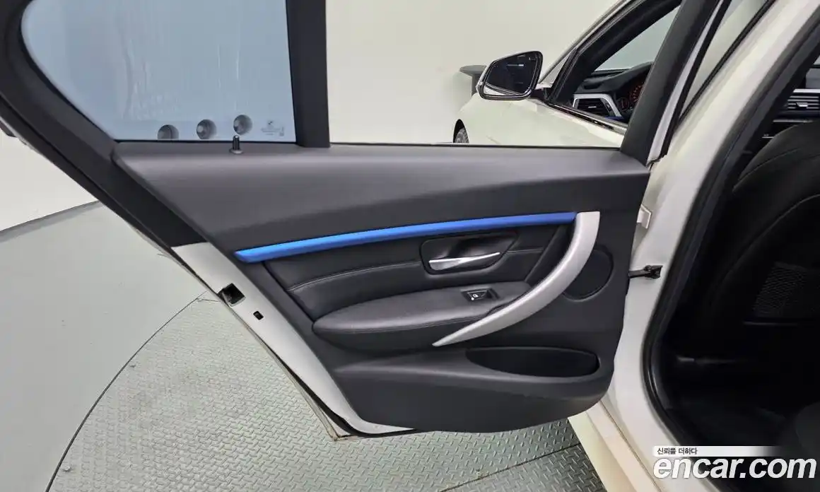 BMW 3 серия 2017 2.0 автомат (гидро), фото 14