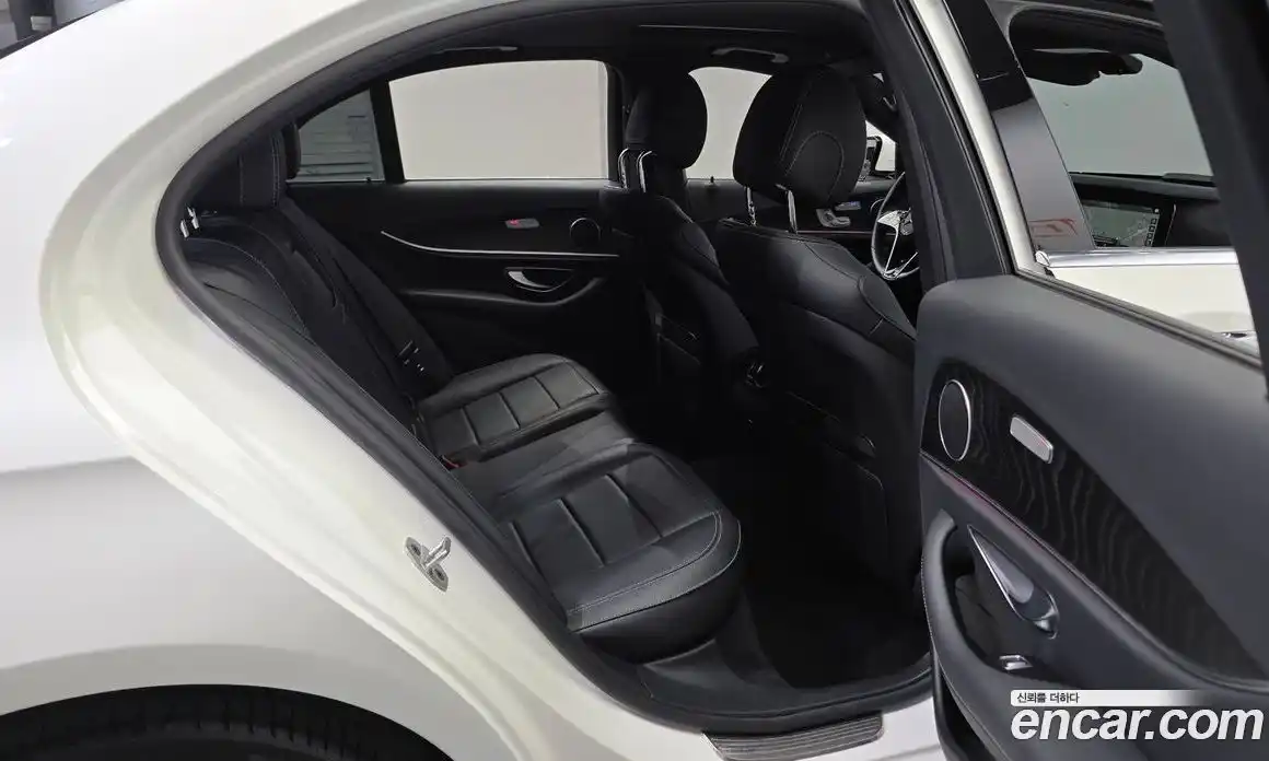 Mercedes-Benz E-Class 2023 2.0 автомат (гидро), фото 11