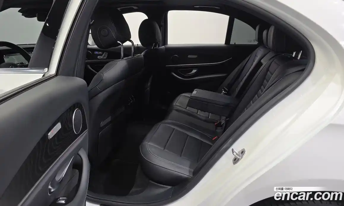 Mercedes-Benz E-Class 2023 2.0 автомат (гидро), фото 12