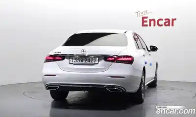Mercedes-Benz E-Class 2023 2.0 автомат (гидро), миниатюра 4