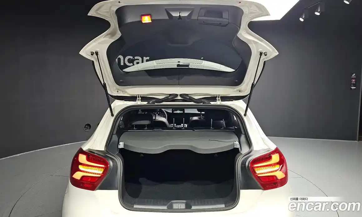 Mercedes-Benz A-Class 2017 1.6 гидро, фото 26 Mercedes-Benz A-Class 2017 1.6 гидро, фото 26