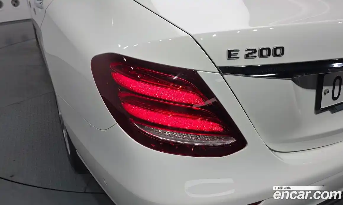 Mercedes-Benz E-Class 2018 2.0 автомат (гидро), фото 9