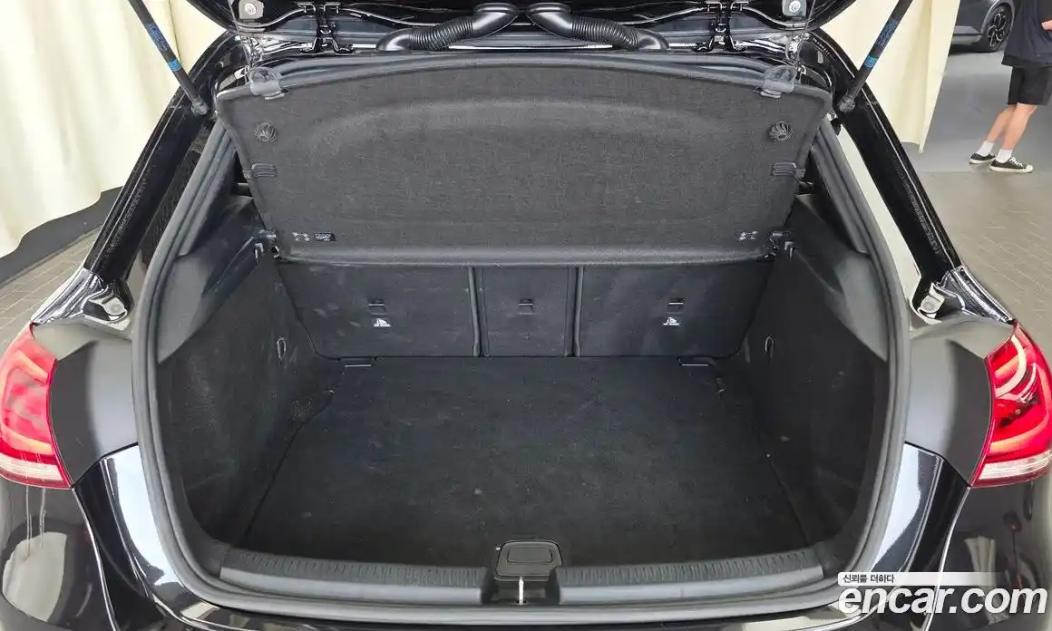 Mercedes-Benz A-Class 2021 2.0 гидро, фото 26