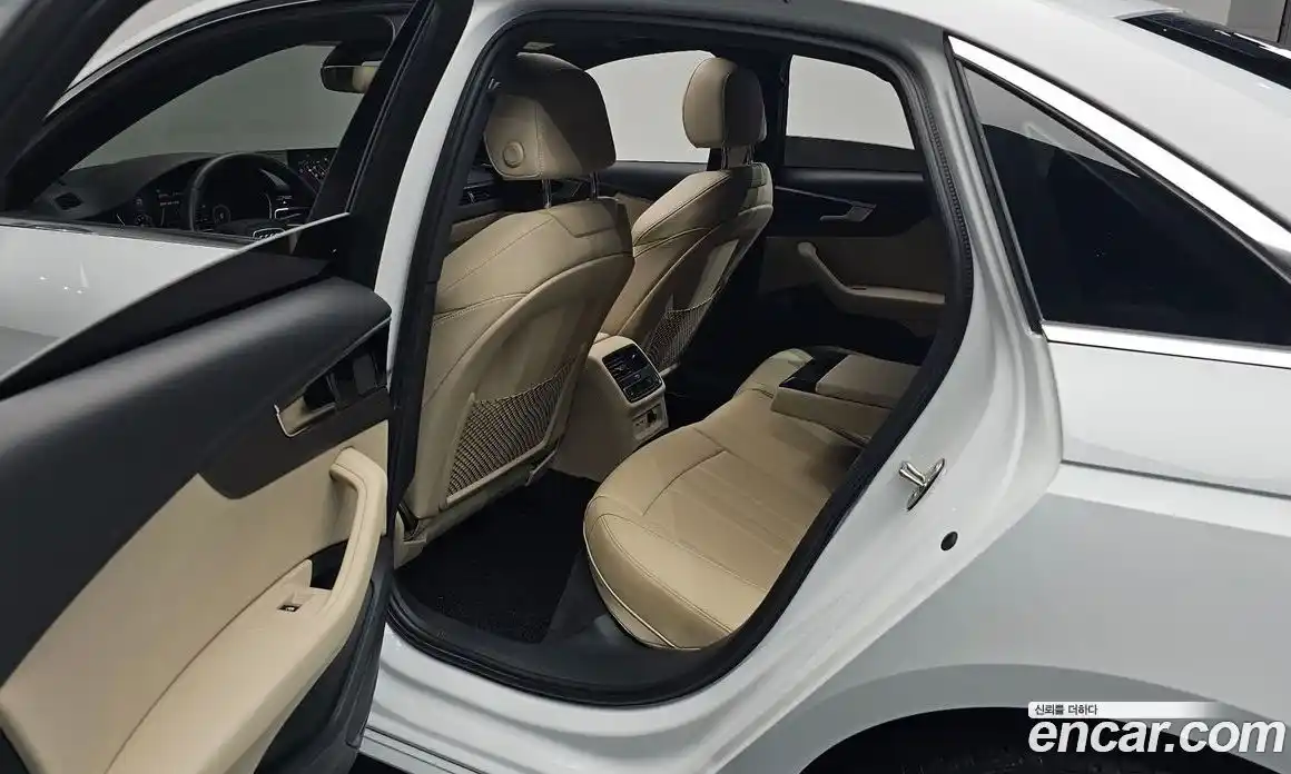 Audi A4 2023 2.0 автомат (гидро), фото 16
