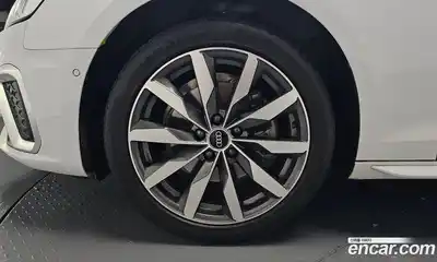 Audi A4 2023 2.0 автомат (гидро), миниатюра 4