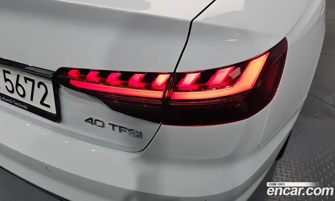 Audi A4 2023 2.0 автомат (гидро), фото 8