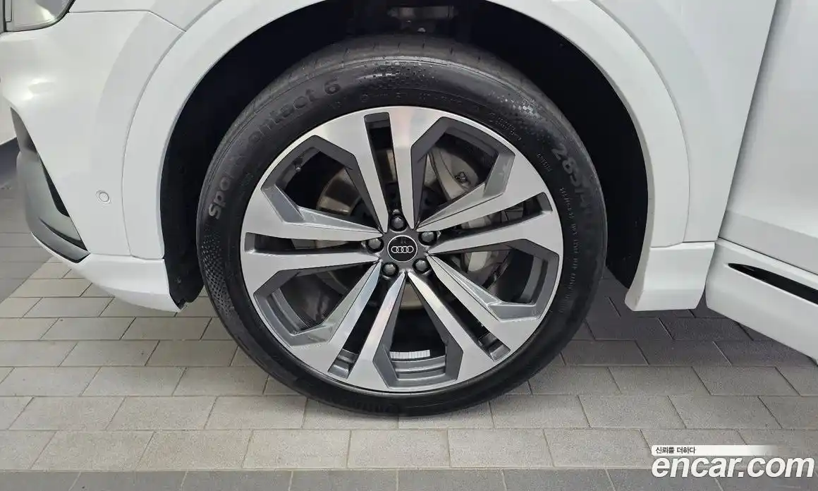Audi Q8 2023 3.0 автомат (гидро), фото 5