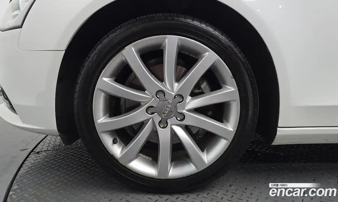 Audi A4 2015 2.0 автомат (гидро), фото 5