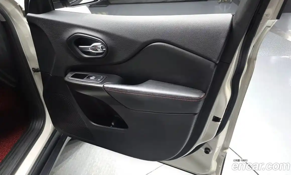 Jeep Cherokee 2019 3.2 автомат (гидро), фото 14