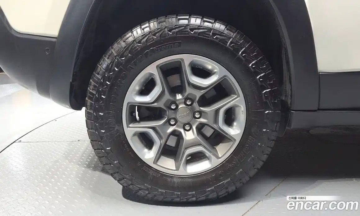 Jeep Cherokee 2019 3.2 автомат (гидро), фото 5