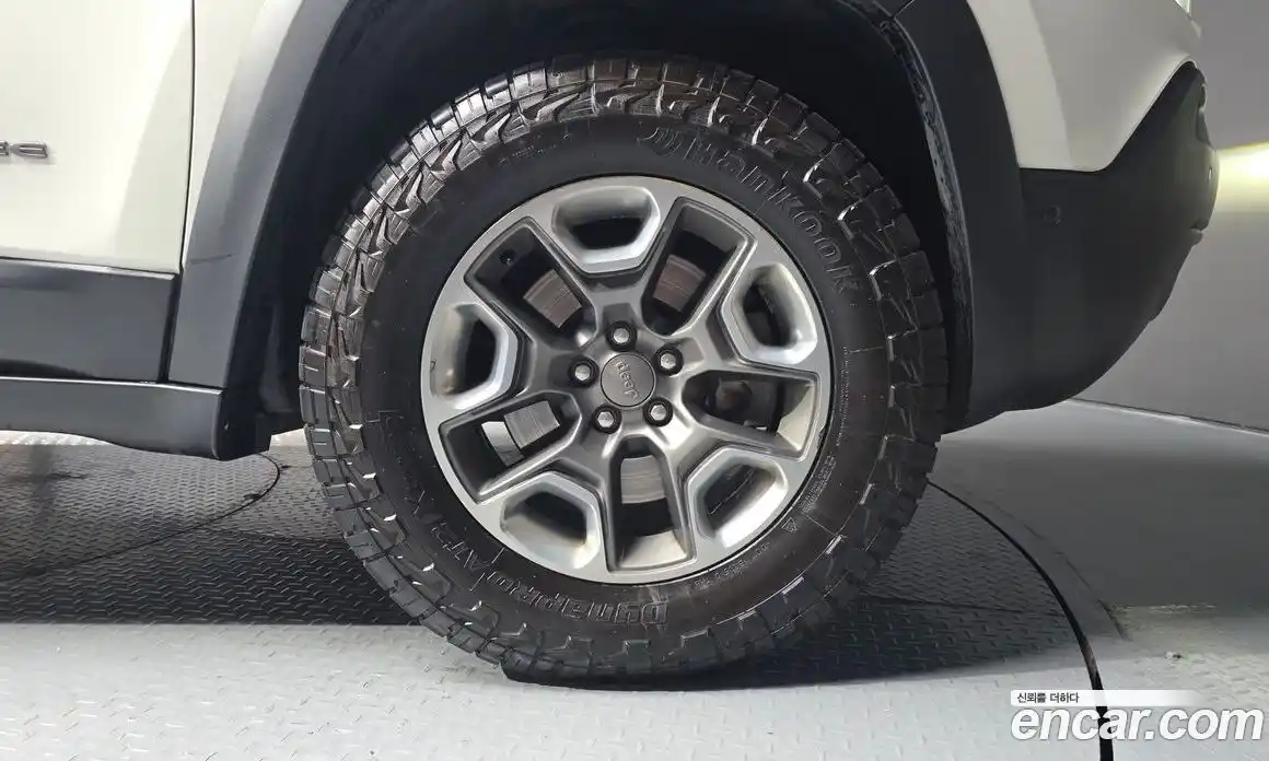 Jeep Cherokee 2019 3.2 автомат (гидро), фото 7
