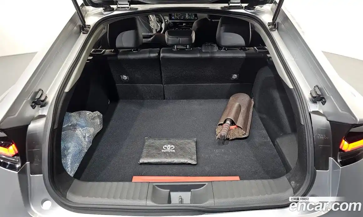 Toyota Prius 2024 2.0 автомат (гидро), фото 16 Toyota Prius 2024 2.0 автомат (гидро), фото 16