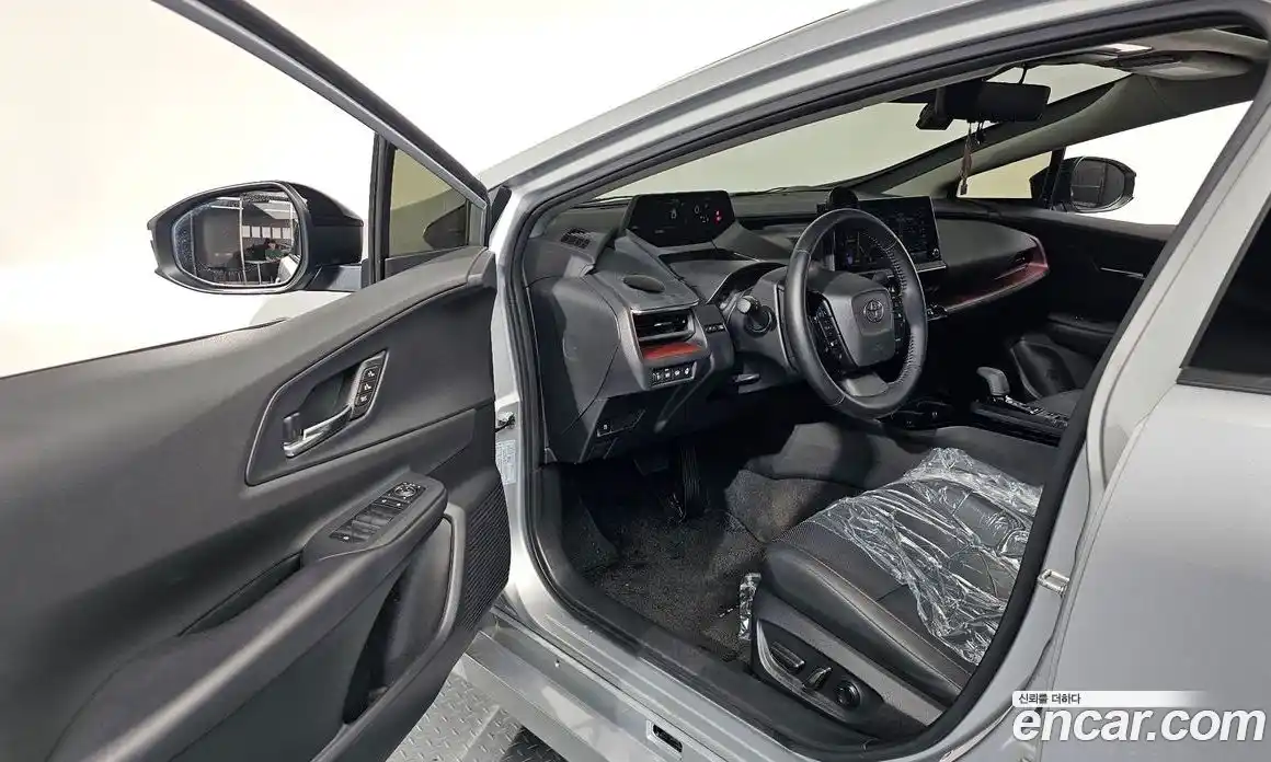 Toyota Prius 2024 2.0 автомат (гидро), фото 10 Toyota Prius 2024 2.0 автомат (гидро), фото 10