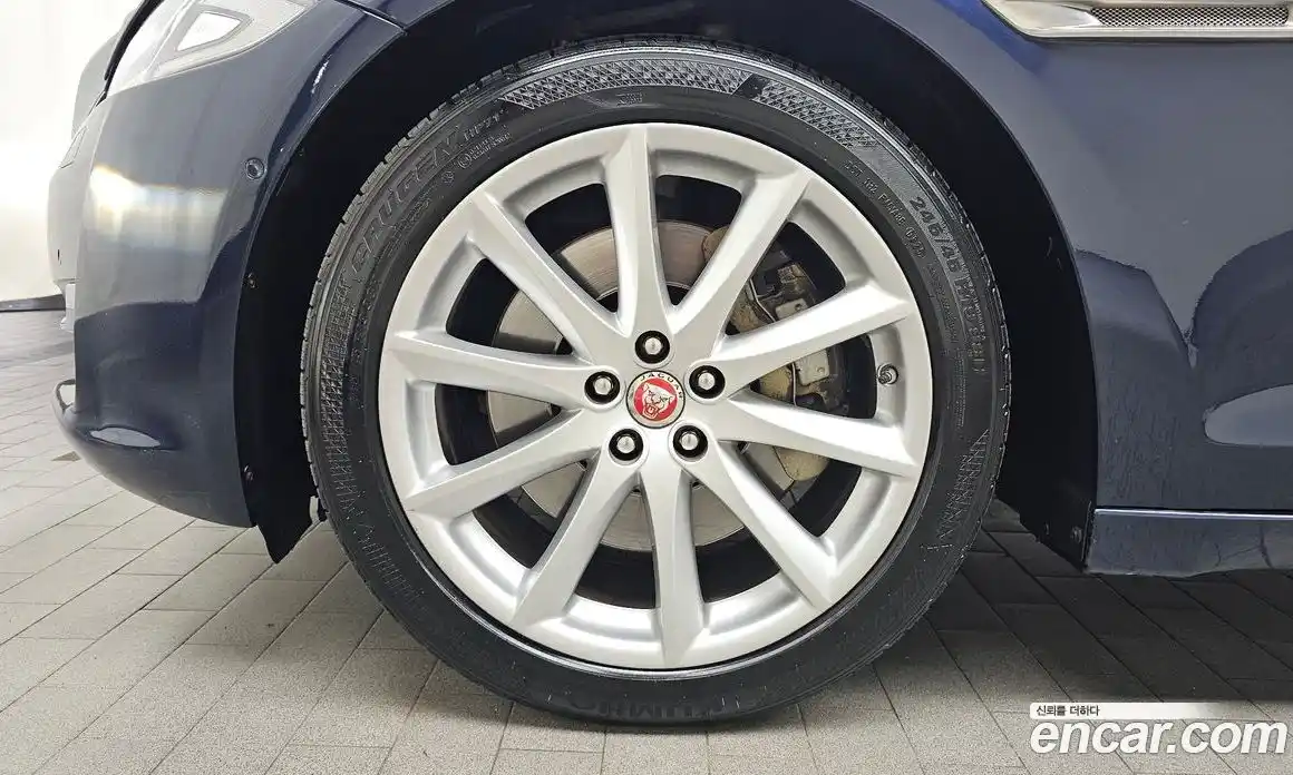 Jaguar XJ 2016 3.0 автомат (гидро), фото 5 Jaguar XJ 2016 3.0 автомат (гидро), фото 5