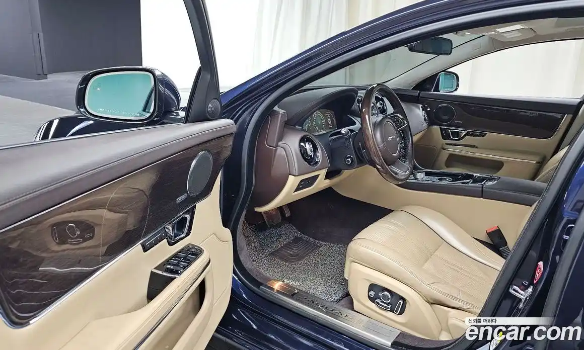 Jaguar XJ 2016 3.0 автомат (гидро), фото 10 Jaguar XJ 2016 3.0 автомат (гидро), фото 10