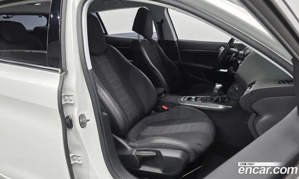 Peugeot 308 2018 1.6 автомат (гидро), фото 12