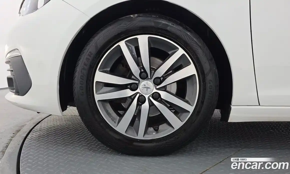 Peugeot 308 2018 1.6 автомат (гидро), фото 5