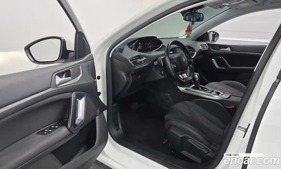 Peugeot 308 2018 1.6 автомат (гидро), фото 10