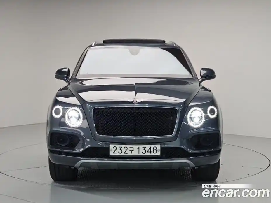 Bentley Bentayga 2019 4.0 автомат (гидро), фото 2 Bentley Bentayga 2019 4.0 автомат (гидро), фото 2