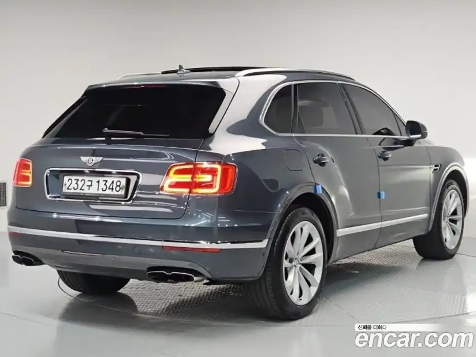 Bentley Bentayga 2019 4.0 автомат (гидро), фото 4 Bentley Bentayga 2019 4.0 автомат (гидро), фото 4