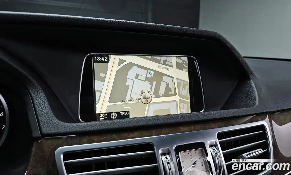 Mercedes-Benz E-Class 2015 3.5 гидро, фото 14 Mercedes-Benz E-Class 2015 3.5 гидро, фото 14