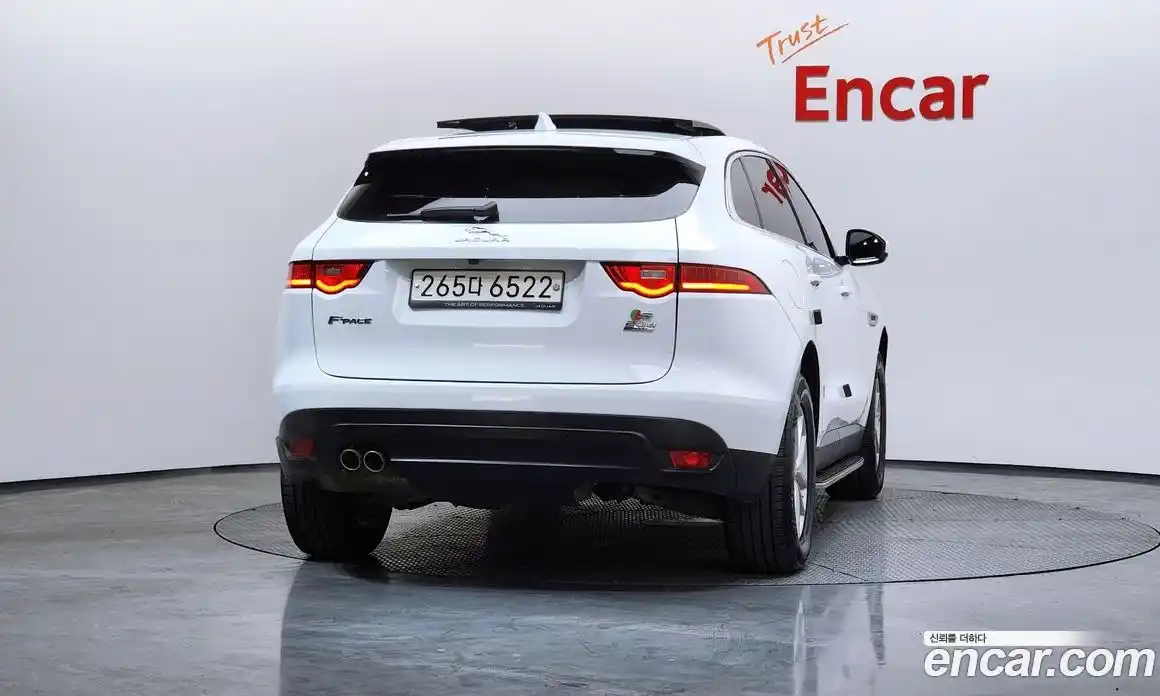 Jaguar F-Pace 2017 2.0 автомат (гидро), фото 4 Jaguar F-Pace 2017 2.0 автомат (гидро), фото 4