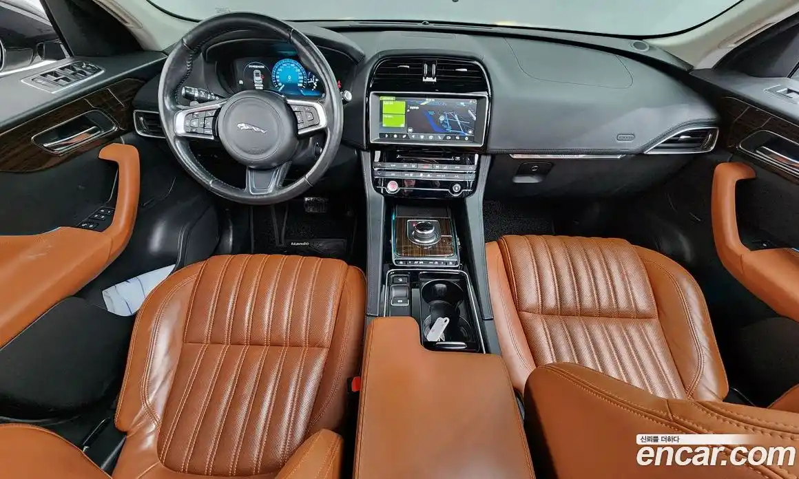 Jaguar F-Pace 2017 2.0 автомат (гидро), фото 7 Jaguar F-Pace 2017 2.0 автомат (гидро), фото 7