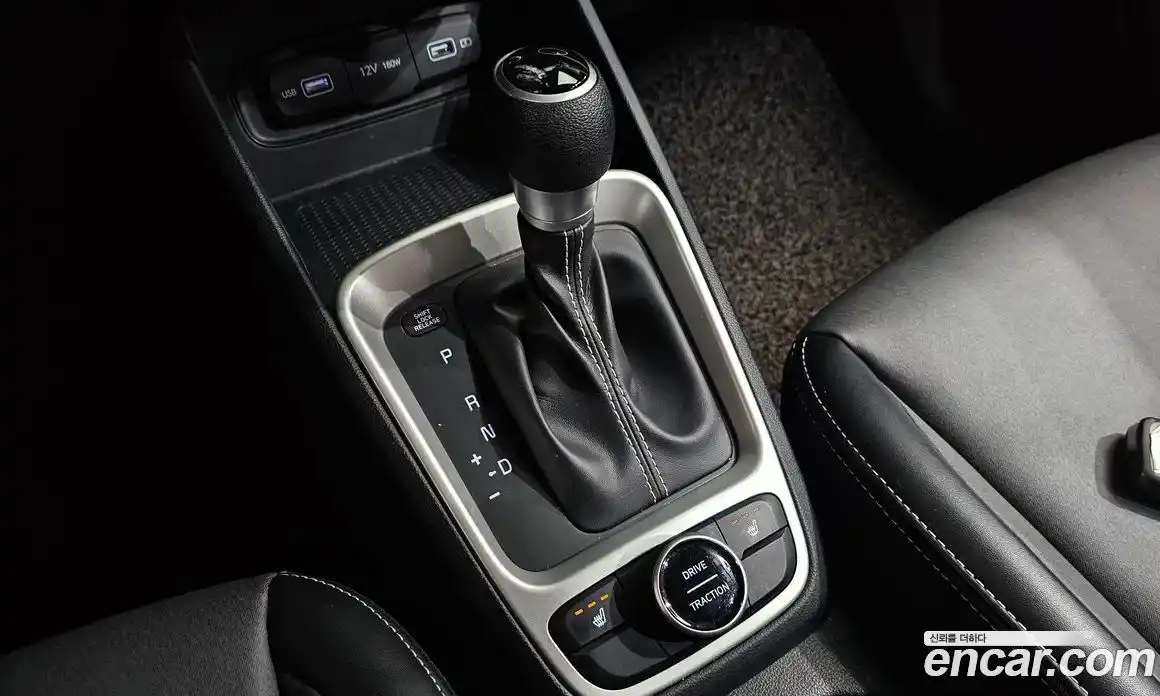 Hyundai Venue 2022 1.6 автомат (гидро), фото 12