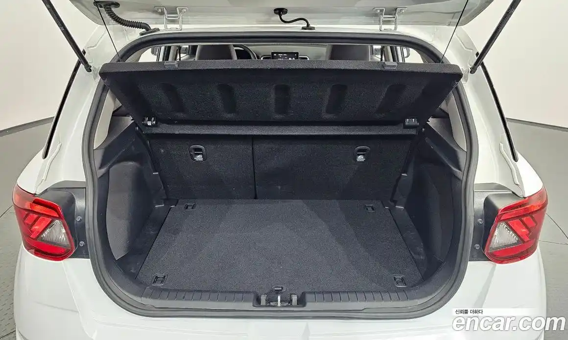 Hyundai Venue 2022 1.6 автомат (гидро), фото 20