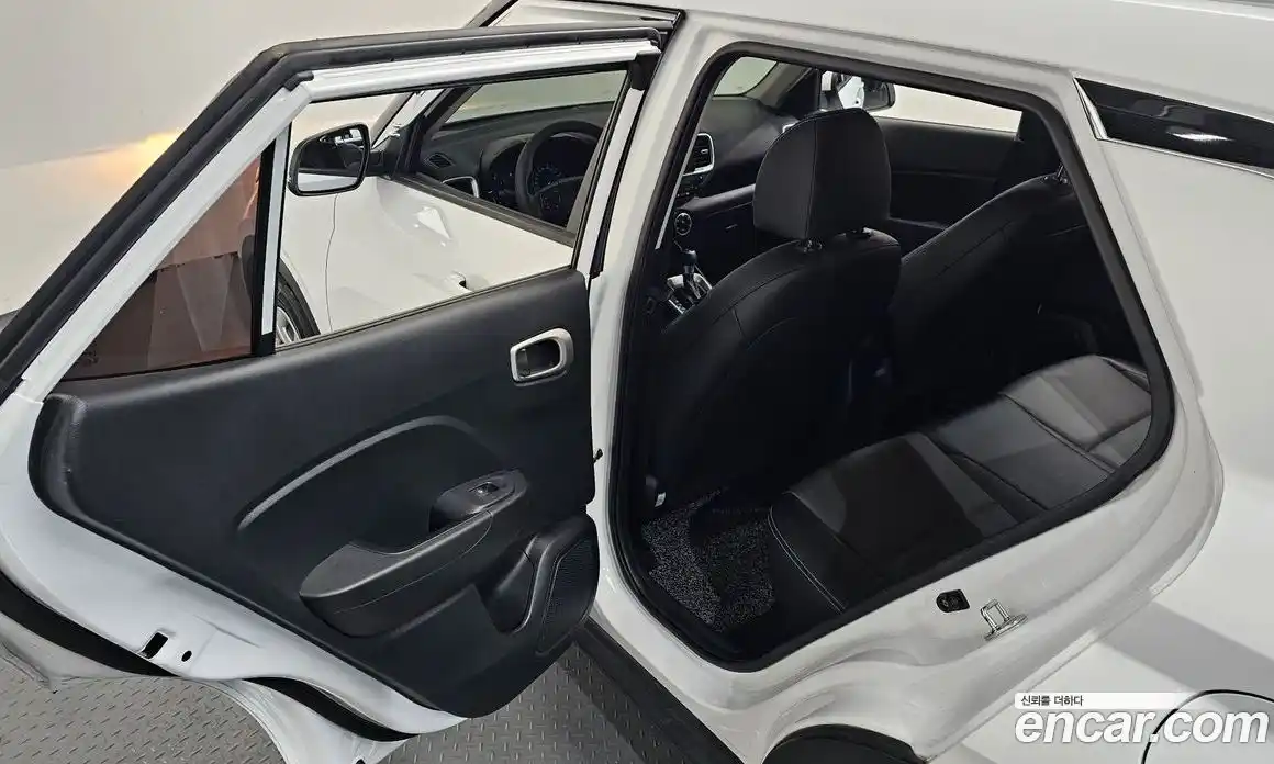 Hyundai Venue 2022 1.6 автомат (гидро), фото 23