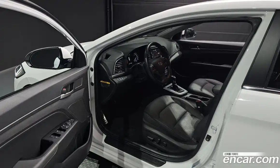Hyundai Avante 2016 1.6 автомат (гидро), фото 13