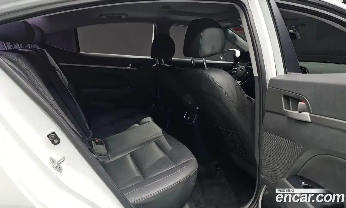 Hyundai Avante 2016 1.6 автомат (гидро), фото 17