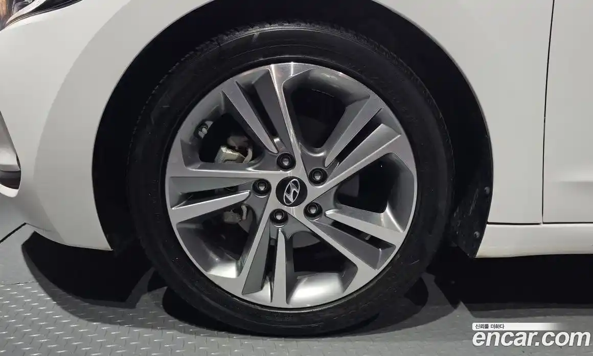 Hyundai Avante 2016 1.6 автомат (гидро), фото 5