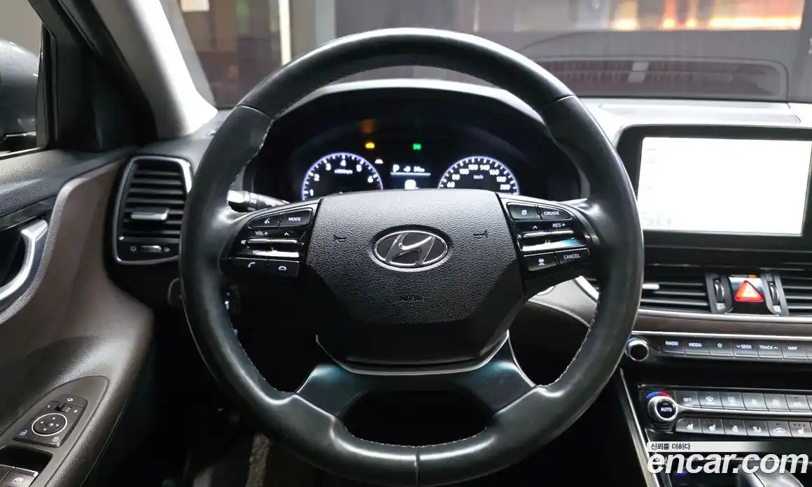 Hyundai Grandeur 2018 2.4 автомат (гидро), фото 19