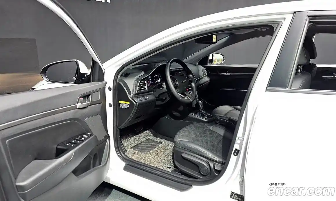 Hyundai Avante 2019 1.6 автомат (гидро), фото 13