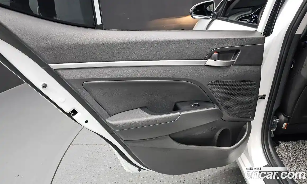 Hyundai Avante 2019 1.6 автомат (гидро), фото 15