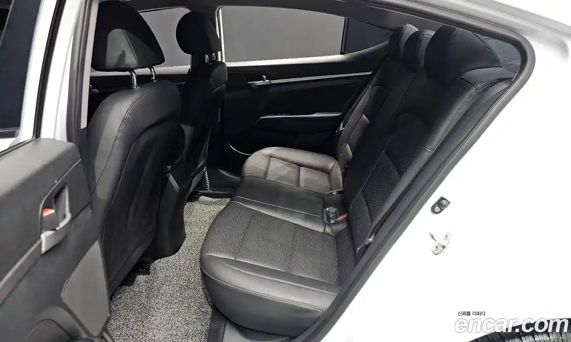 Hyundai Avante 2019 1.6 автомат (гидро), фото 16