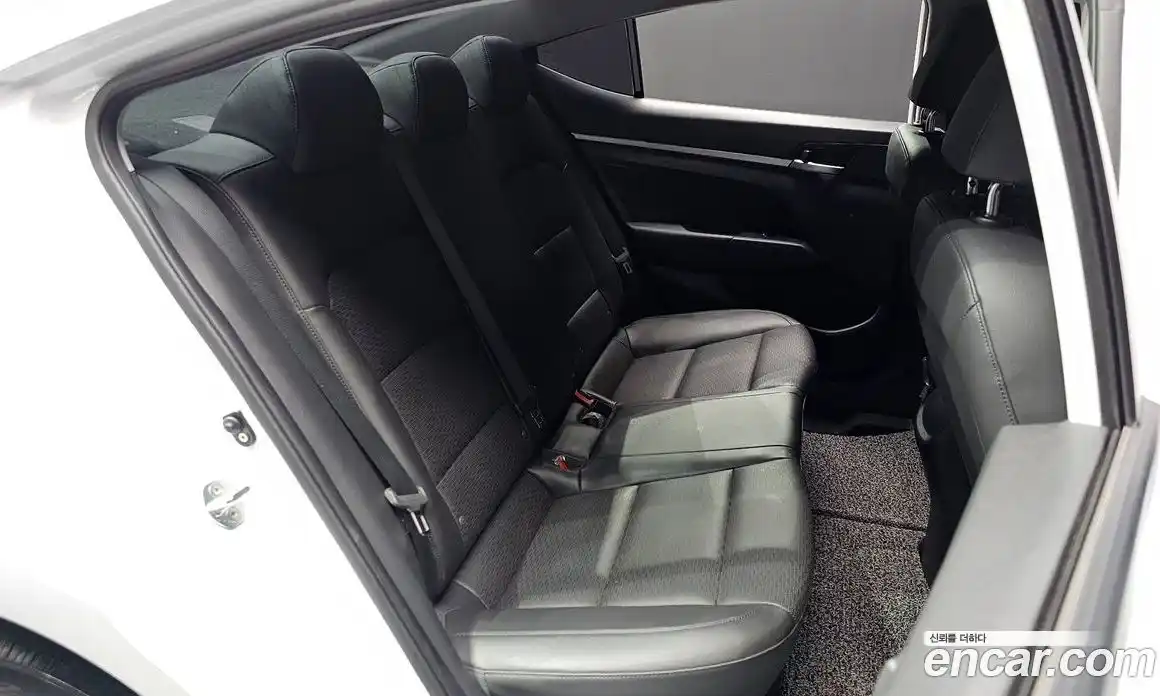 Hyundai Avante 2019 1.6 автомат (гидро), фото 27
