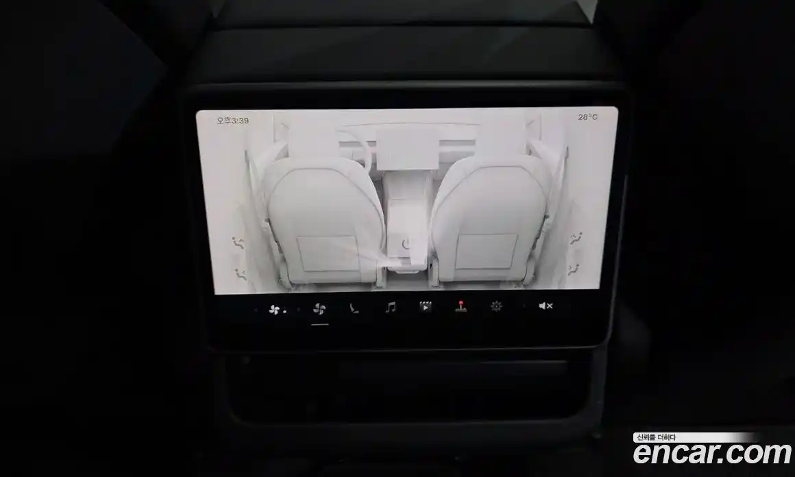 Tesla Model Y 2026 0.2 автомат (гидро), фото 32 Tesla Model Y 2026 0.2 автомат (гидро), фото 32
